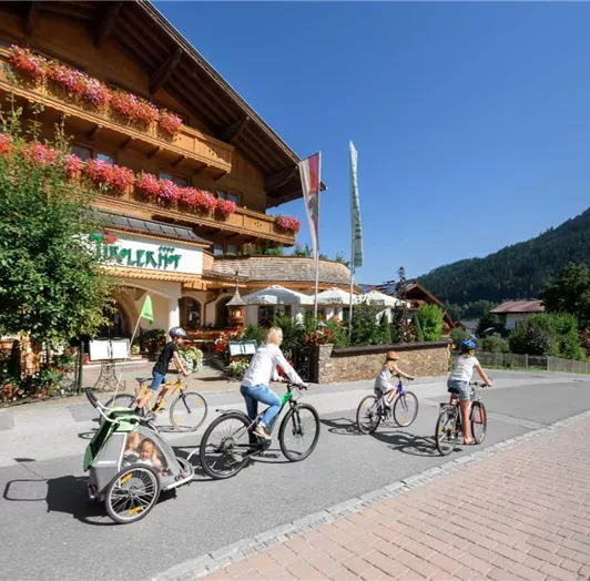 Radfahren - direkt vom Hotel weg ist der Einstieg für verschiedene Bike-Touren.