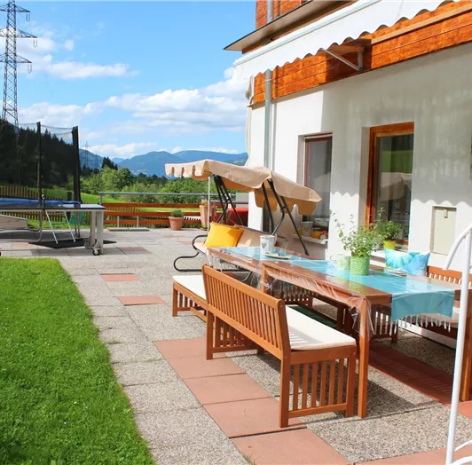 Außenbereich Gäste mit Aktivitäten