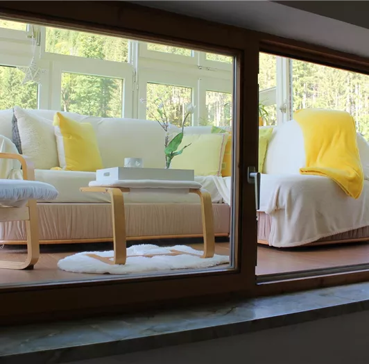 Wintergarten mit Couch