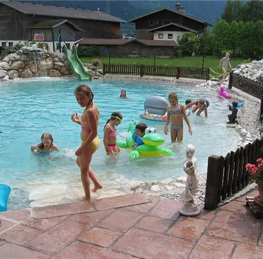 Kinder_im_Schwimmteich