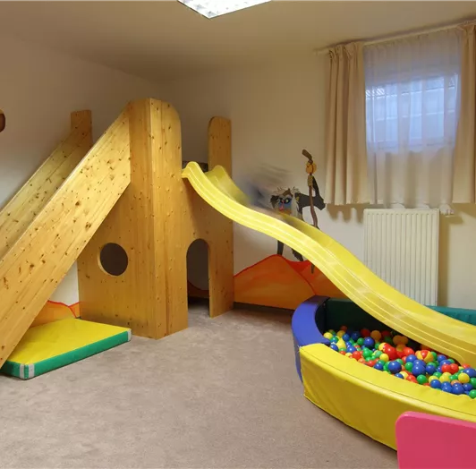 Kinderspielraum_Rutsche