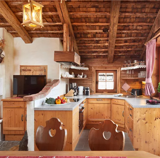 Küche mit offenem Kamin