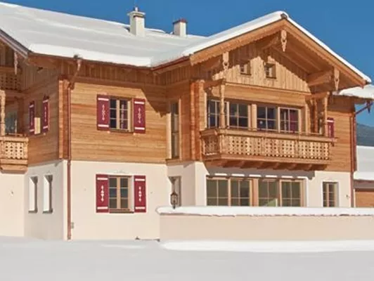 Unser Landhaus in verschneiter Landschaft