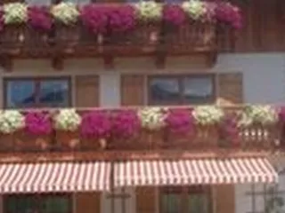 Oberreiter Hermann - Haus im Sommer