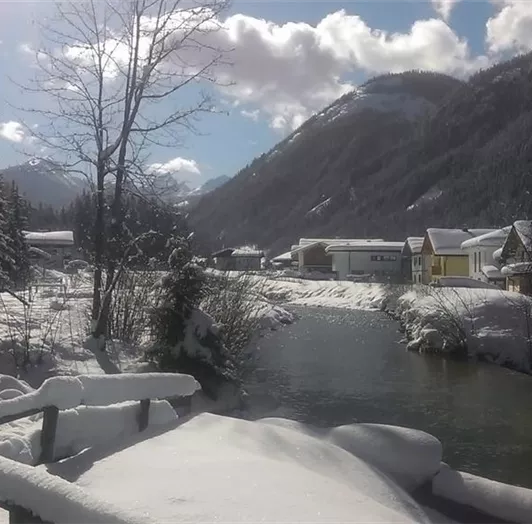 Parkanlage-Spielplatz hinter der Unterkunft