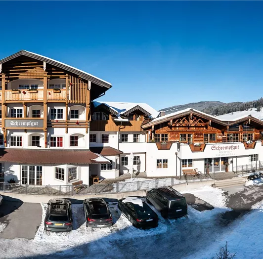 Außenansicht Hotel Paradies und Pension Schrempfgut.