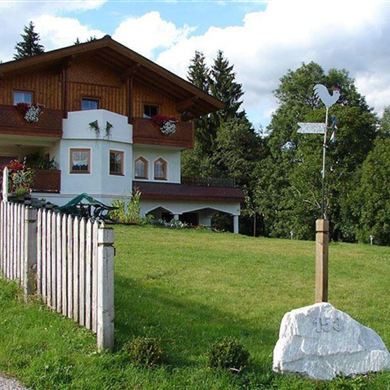Pichler_Emmi_-_Haus_im_Sommer - Kopie