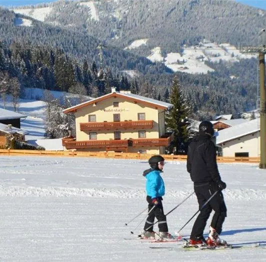 Piste direkt vorm Haus