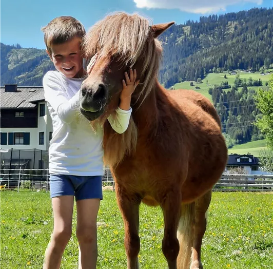 Ponyreiten für Kinder, Familienurlaub Flachau