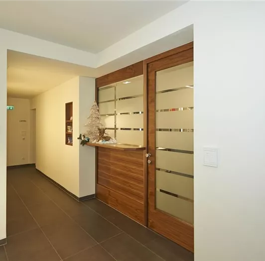 rezeption-hillside-flachau-gross