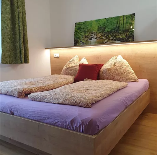 Schlafzimmer-Bett-web