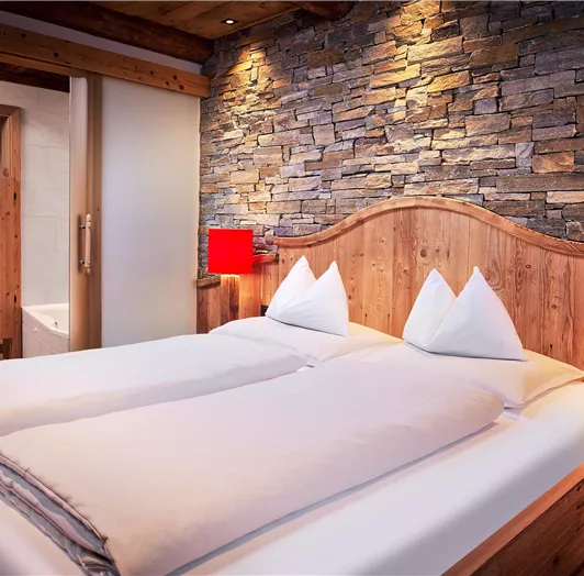 Schlafzimmer mit Badezimmer