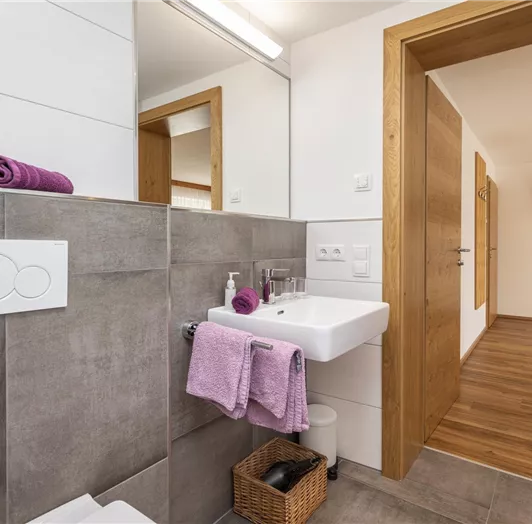 Schöne Dusche, Bad, WC in jedem Zimmer