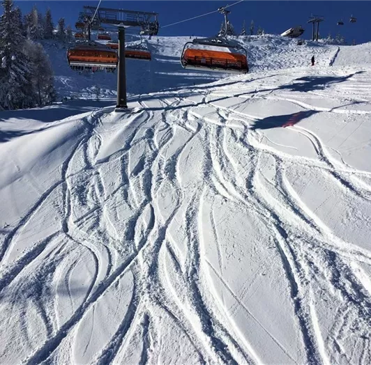 skien in verse sneeuw