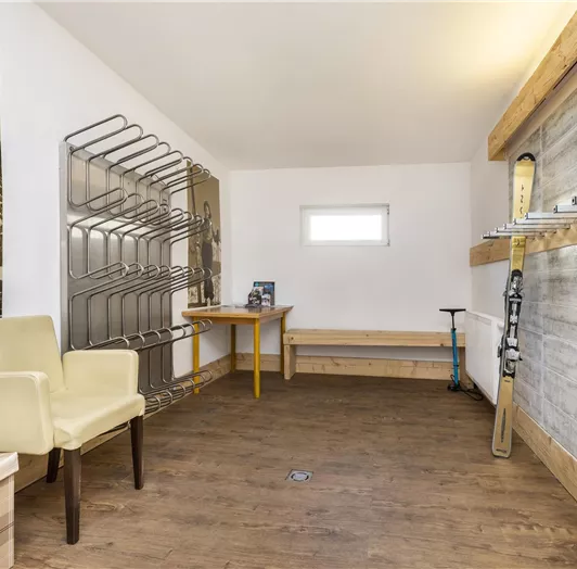 Skikeller mit beheizten Schuhtrockner