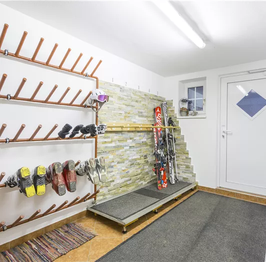 Skiraum mit Schuhtrockner