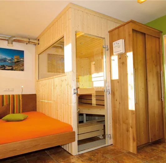 Sonnenraum mit Sauna und Doppelbett