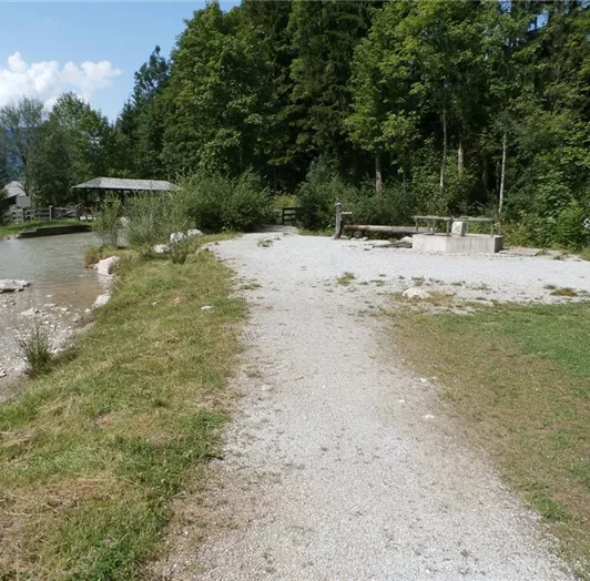 Spielplatz und Parkanlage hinter dem Haus