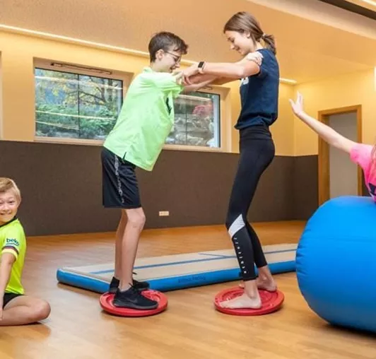 sporthalle-turnhalle-gross