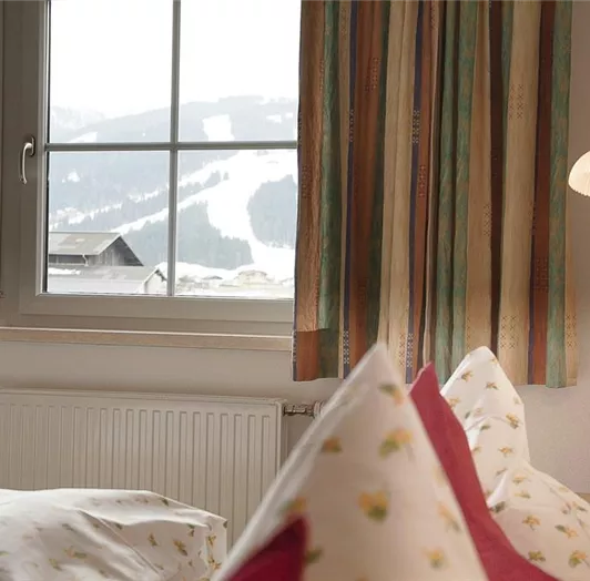 Südwestseitiger Balkon mit Aussicht auf Piste