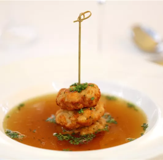 Kaßpressknödelsuppe