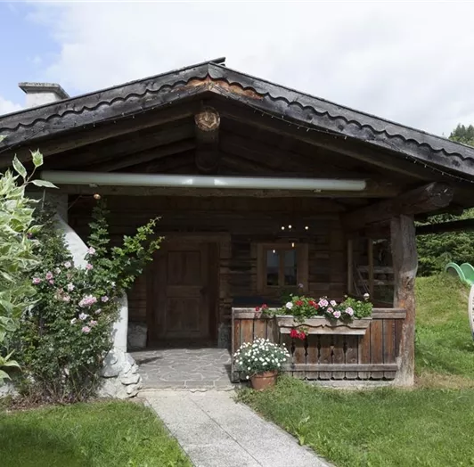 Unsere Grillhütte im Sommer