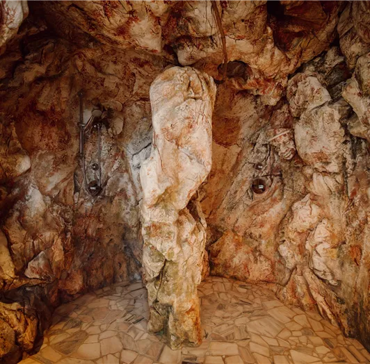 A natural rock shower in the wellness area