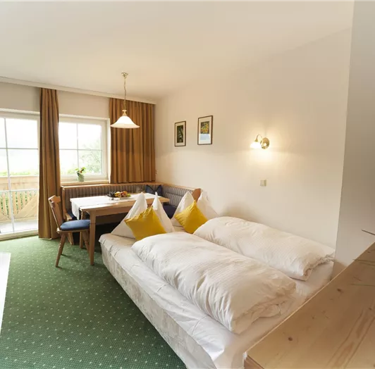 Wohnküche mit Ausziehcouch Typ A