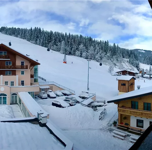 Zimmer mit Blick zur Skipiste