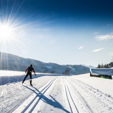 Langlaufen in malerischer Winterlandschaft